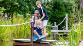 Kinder im Garten im Familienhotel Engel im Schwarzwald