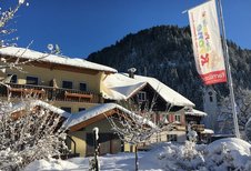 Winterliche Aufnahme des Familienhotels Spa- & Familien-Resort Krone.