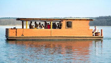 Die Flosstouren über den Labussee direkt am Familienhotel Borchard's Rookhus.