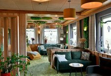 Eine Elternlounge im Familienhotel Röhn Feeling.