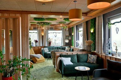 Eine Elternlounge im Familienhotel Röhn Feeling.