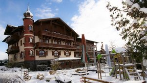 Die Hausansicht im Winter im Familienhotel Böhmerwald.