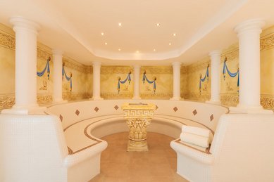 Saunalandschaft im Familienhotel Kaiserhof an der Tiroler Zugspitzarena.