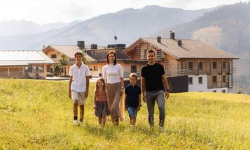 Gastgeberfamilie vom Familienhotel Almfamilyhotel Scherer in Tirol.