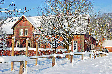 Wundervolle Winterlandschaft des Familienhotels Landhaus Averbeck in der Lüneburgerheide.