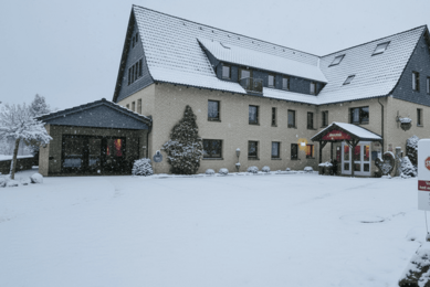 Hausansicht im Winter von Monikas Ferienhof.