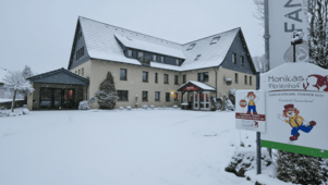 Hausansicht im Winter von Monikas Ferienhof.