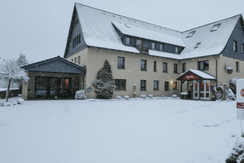Hausansicht im Winter von Monikas Ferienhof.