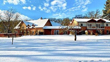Wundervolle Winterlandschaft des Familienhotels Landhaus Averbeck in der Lüneburgerheide.