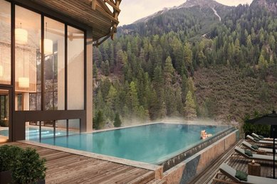 Infinity Pool im Familienhotel Bella Vista in Südtirol mit Blick auf Wald, Berge und die umliegende Natur.