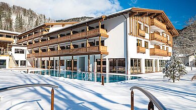 Das Familienhotel Das Bayrischzell in Oberbayern im Winter.