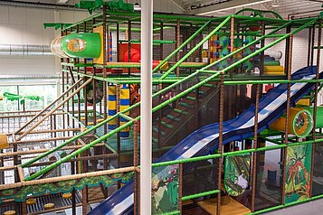 Der Bobos Funpark mit unzähligen Spielmöglichkeiten für Kinder im Familienhotel Kolping Hotel Spa & Family Resort in Ungarn.