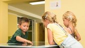 Kinder spielen zusammen im Happy-Club im Spa- & Familien-Resort Krone im Allgäu