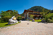 Außenansicht Sommer Familienhotel Spa- & Familien-Resort Krone in den Allgäuer Alpen.