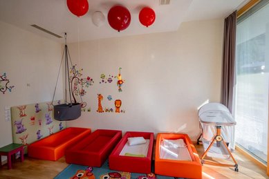 Babyecke zum Spielen und Schlafen im Alpenhotel Kindl.