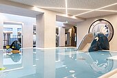 Ein Blick auf den Babypool im Alpenhotel Kindl in Tirol