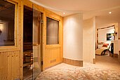 Sauna im Wellnessbereich des Familienhotels Kaiserhof an der Zugspitze.