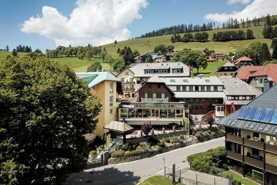 Die Hotelansicht vom Familienhotel Hotel Engel im Schwarzwald.