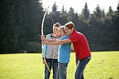 Bogenschiessen für Kinder und Teenager im Familienhotel Sonnenpark im Sauerland