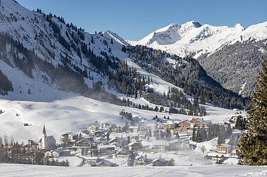 Winterlandschaft rund um das Familienhotel Kaiserhof an der Tiroler Zugspitzarena.