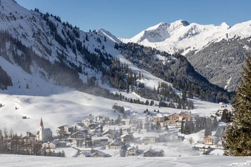 Winterlandschaft rund um das Familienhotel Kaiserhof an der Tiroler Zugspitzarena.