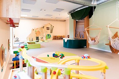 Babyspielzimmer mit vielen babygerechten Spielsachen im Familienhotel Sonnenpark.