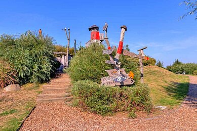 Familien Hotel Seeklause an der Ostsee und seine Pirateninsel zum Leuchtturm.