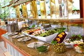 Abendbuffet mit leckeren Speißen für die ganze Familie im Familienhotel Sonnenhügel in der Rhön.