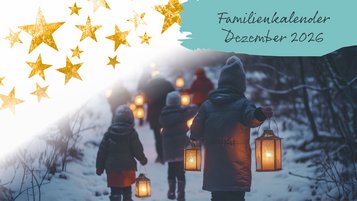 Winterwanderung im Schnee mit Laternen