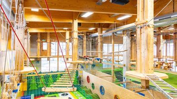 Große Indoor-Kinderspielwelt im Familienhotel Feldberger Hof.