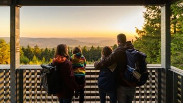 Die wohlverdiente Pause am Höhepunkt einer Wanderung im Thüringer Wald entlang des Rennsteig-Wanderwegs.