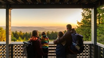 Die wohlverdiente Pause am Höhepunkt einer Wanderung im Thüringer Wald entlang des Rennsteig-Wanderwegs.