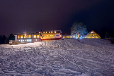 Das Familienhotel Mein Krug im Fichtelgebirge im Winter.