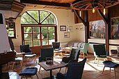 Gemütliche Lounge zum Bücherlesen oder Kaffee trinken im Familienhotel Landhuus Laurenz im Münsterland.