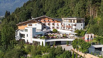 Das Familienhotel Amiamo im Salzburger Land im Sommer.