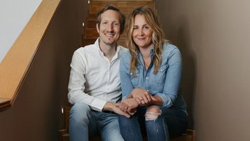 Marc und Sandra Vollbracht sind eure familienfreundlichen Gastgeber im Familotel Sonnenpark im Sauerland.