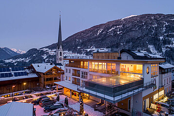 Außenansicht des Kinderhotels Stefan im Pitztal im Winter.