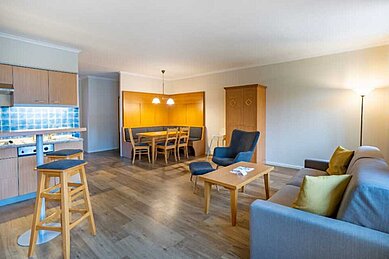 Geräumiges und liebevoll eingerichtetes Familienzimmer im Familienhotel Elldus Resort im Erzgebirge.