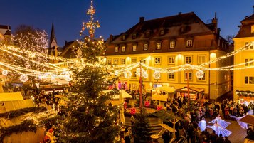 Weihnachtsmarkt Kempten während alle Lichter Leuchten.