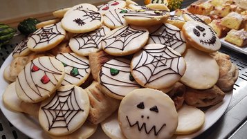 Süße Backwaren mit Halloween-Motiven im Familienhotel Sonnenhügel in der Rhön