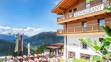 Das Hochzeiger Haus im Pitztal in Tirol mit einer Sonnenterasse und einem tollen Bergblick.