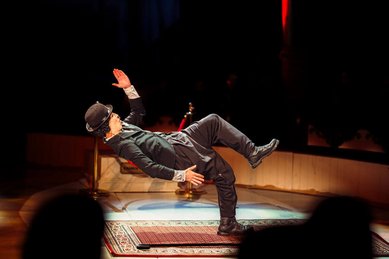 Tänzer der Dance Crew im Zirkus Roncalli