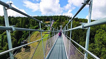 Blick auf den Skywalk, eine Hängebrücke in Willingen.