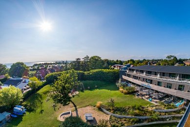 Familienhotel Strandkind an der Ostsee Aussenansicht im Sommer