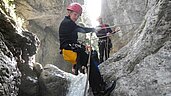 Canyoning als actionreiches Freizeitprogram für Klein und Groß im Familotel Sailer und Familotel Stefan. 